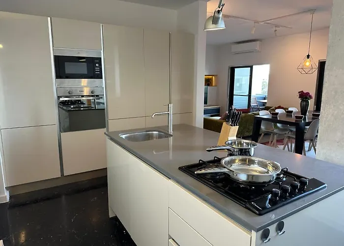 3br Free Parking Near Sandy Paceville *