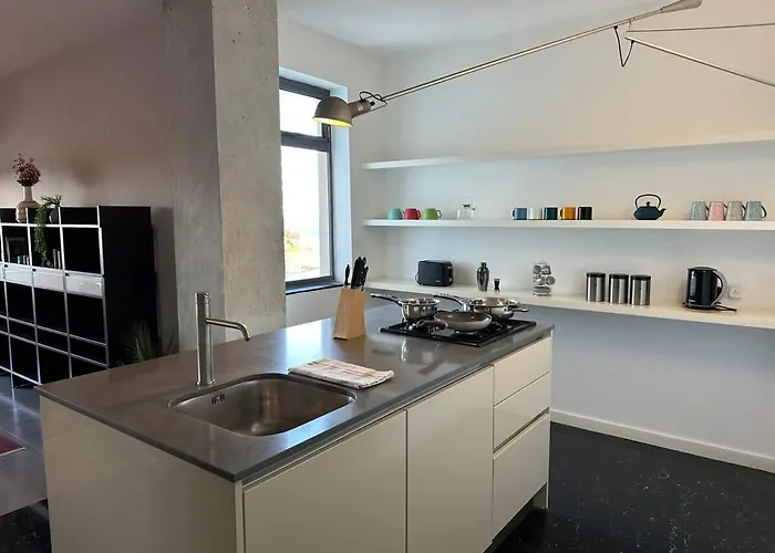 3br Free Parking Near Sandy Paceville