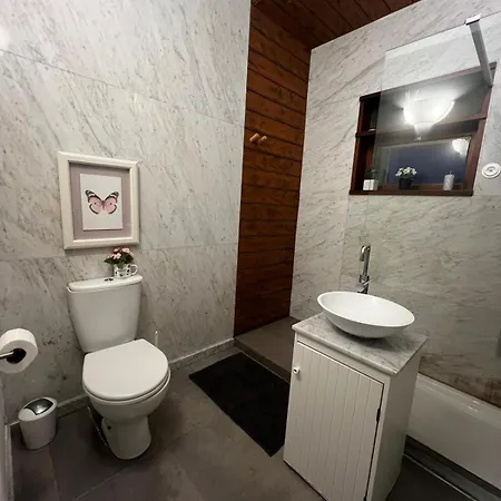 3br Free Parking Near Sandy Paceville *